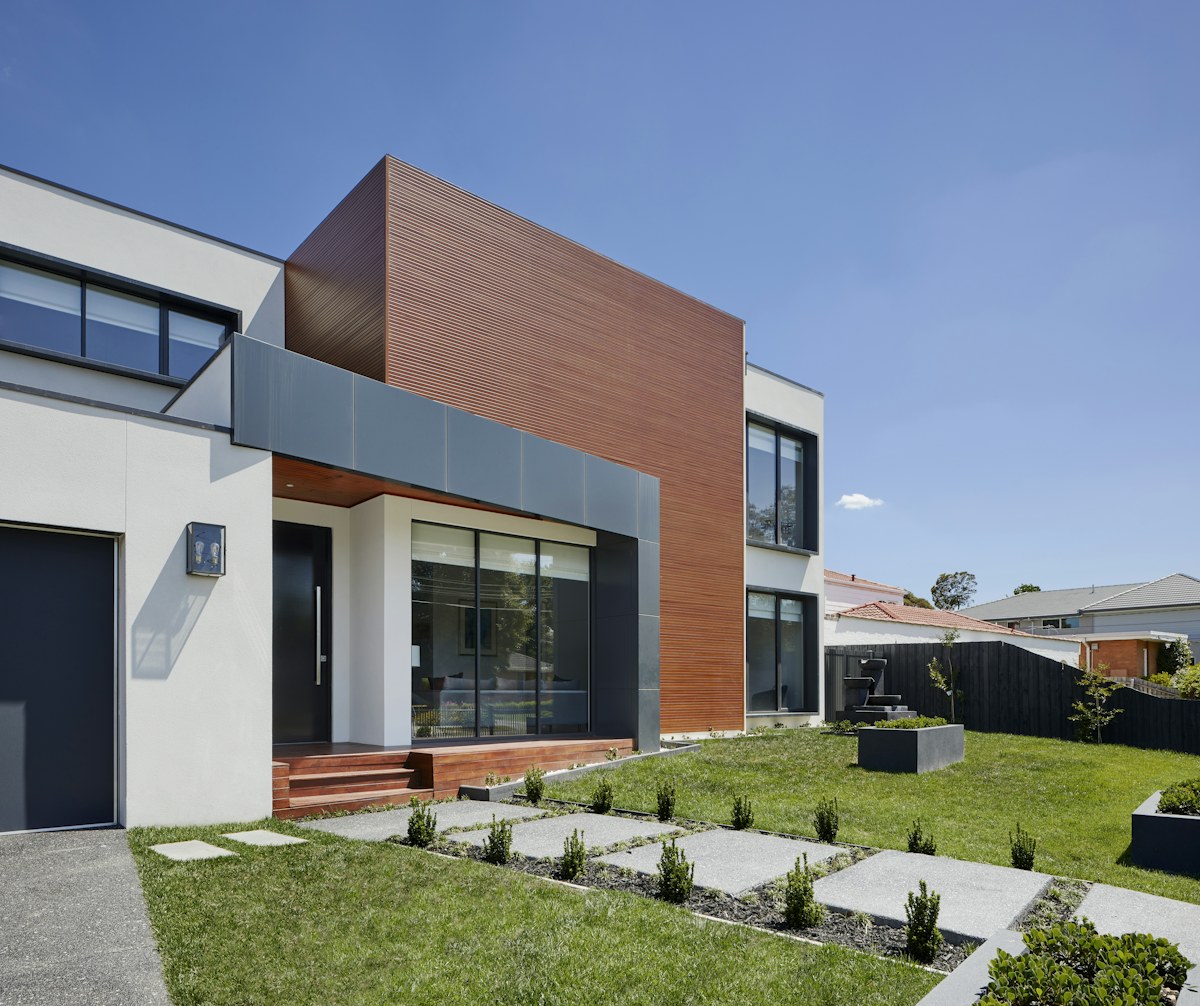 Casa contemporânea com jardim